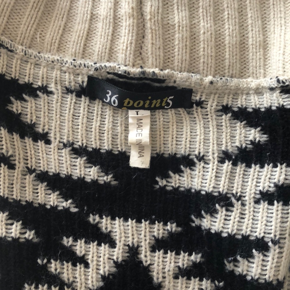 Aztec Pattern Cardigan - Picture 2 of 4